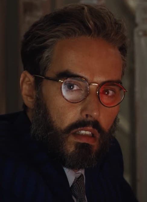 Russel Brand as Dr. Windlesham in Death on the Nile 2022